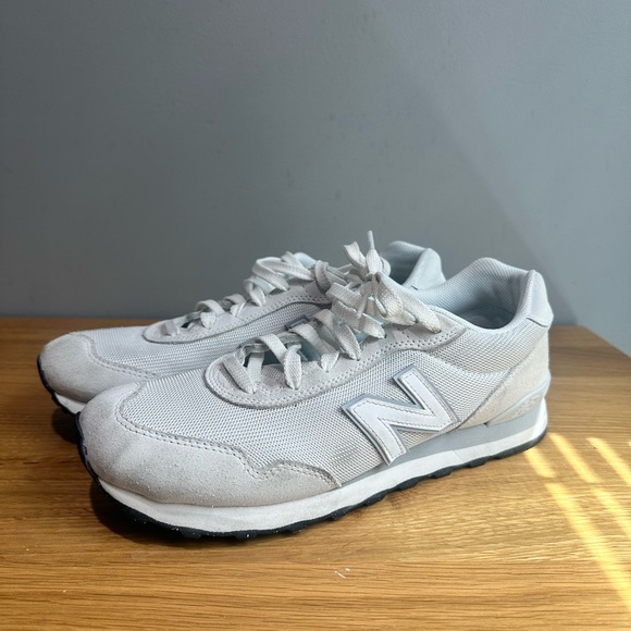 Men’s size 9.5 Women’s 11 New Balance Sneakers, Cream White - Picture 1 of 8